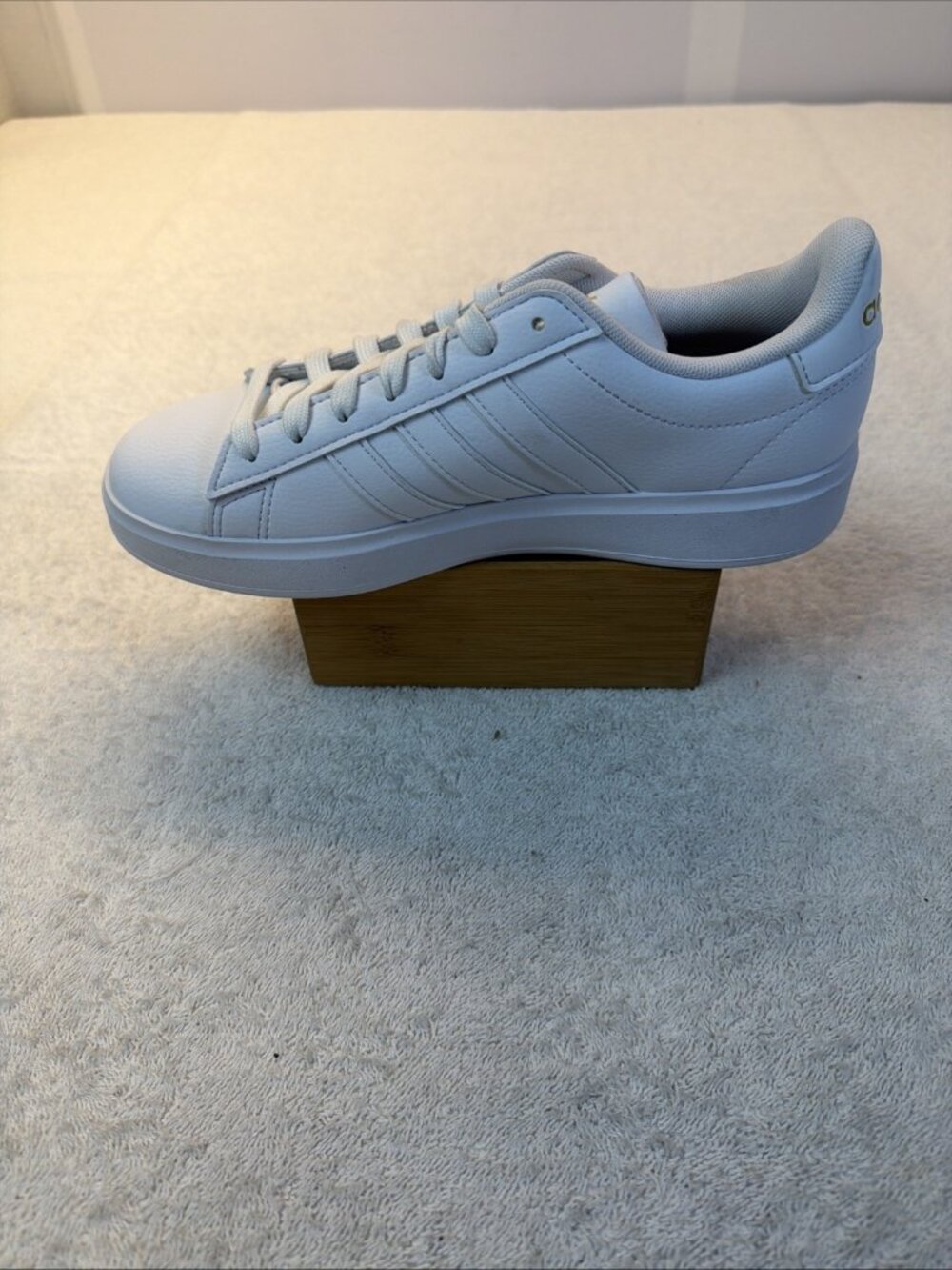 Adidas Grand Court 2.0 Tennis Shoes White on White Gold  Women SZ 6 New in Box